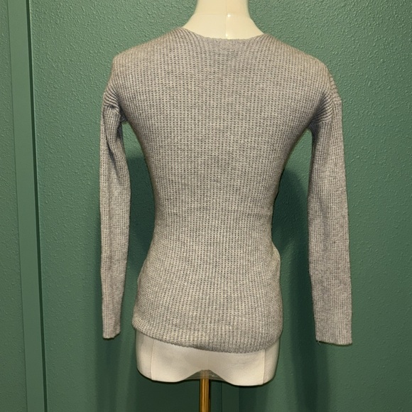 Grey V neck women's sweater size small - Picture 3 of 3